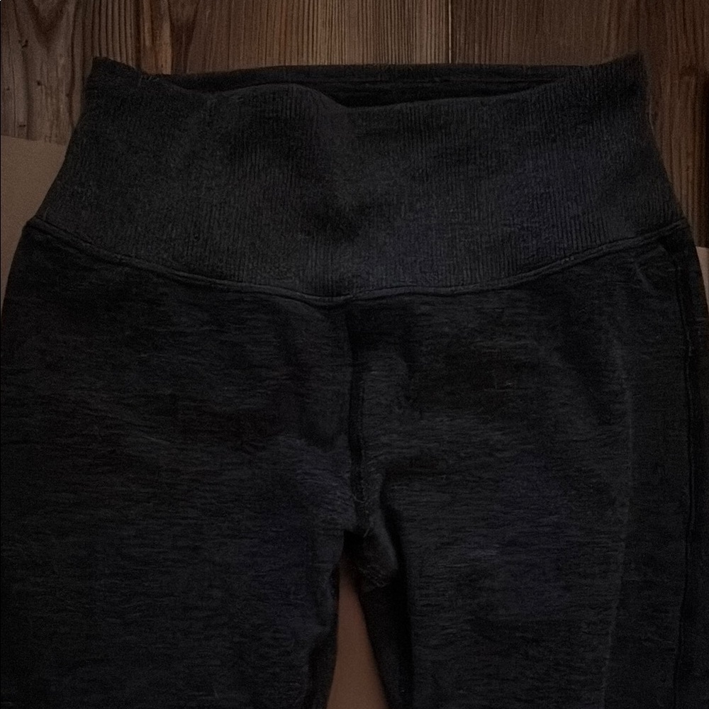 ALO Yoga Charcoal Leggings - Picture 2 of 7